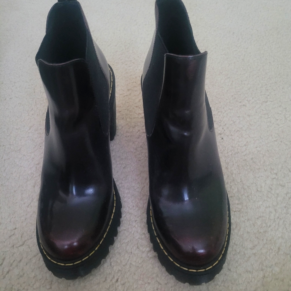 Dr. Martens | Hurston Cherry Red Arcadia Leather Heeled Chelsea Boot